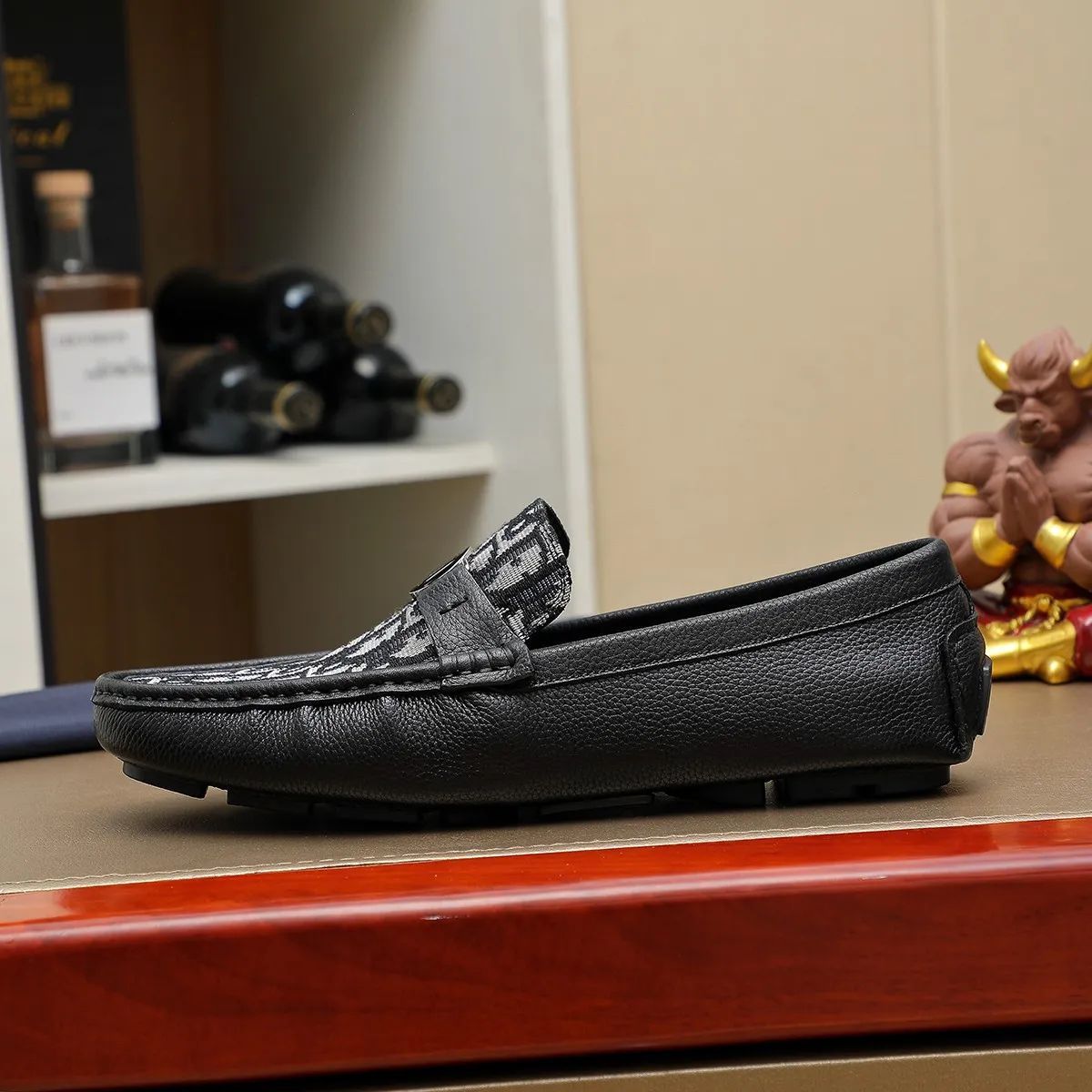 Men's shoes 💰380 🕷️🕷️[Dior] Dior's new casual men's shoes are launched in Hong Kong counters. Official website 1:1 production. Italian original first-layer cowhide + 🐷 leather lining. Designed by European and American masters. Perfect shape to create counter quality, solid color rubber wear-resistant outsole and classic dazzling toe! Super versatile and very comfortable. High-end without losing taste, fashionable and novel! ! Absolute focus! Colors available! Code number 38-44 (45.46 customized)